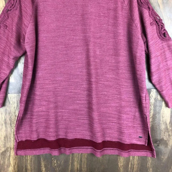 American Eagle Women's‎ Small Red Knit Blouse with Cold Shoulder & 3/4 Sleeves - Picture 3 of 7